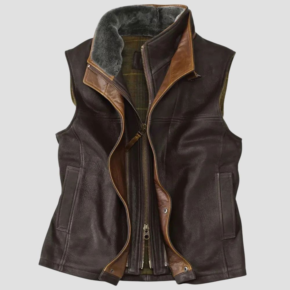 The fur collar adds a luxurious touch to this classic men’s sheepskin jacket.