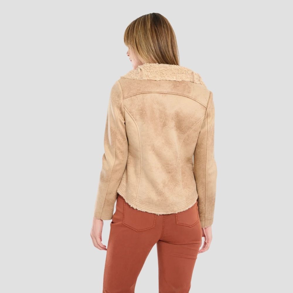  Elevate your winter style with a cozy shearling leather jacket for women. The combination of soft shearling and durable leather provides ultimate warmth and chic comfort.