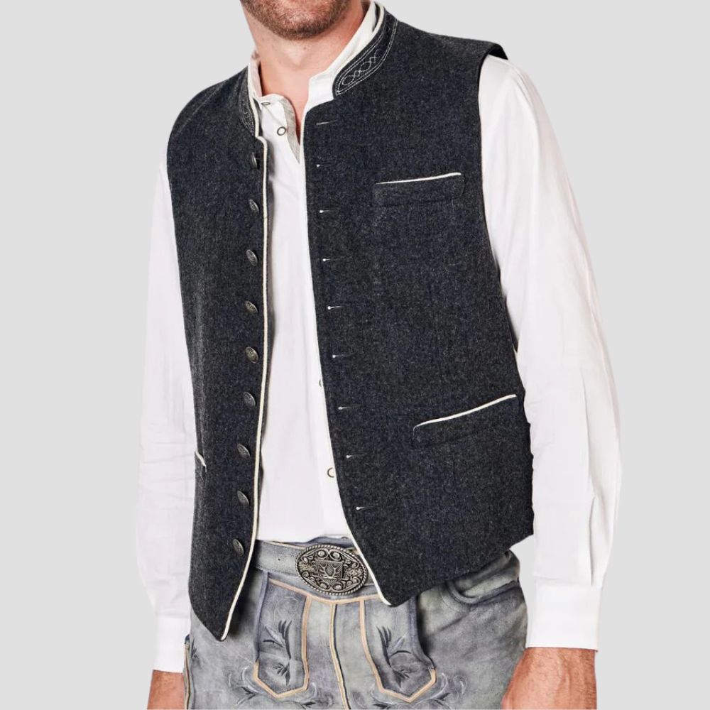 This men’s Trachten vest features exquisite embroidery, making it an ideal piece for adding a traditional touch to any cultural event.