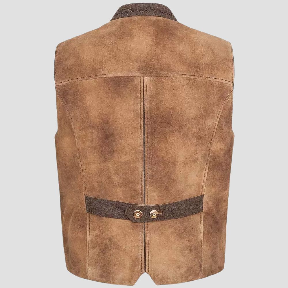 This vintage men’s leather Trachten vest brings a sophisticated and authentic touch to your Oktoberfest outfit.