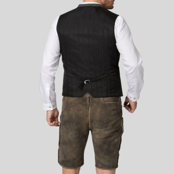 Designed for comfort and heritage appeal, this is the best men’s Trachten vest for any Oktoberfest or festival costume.