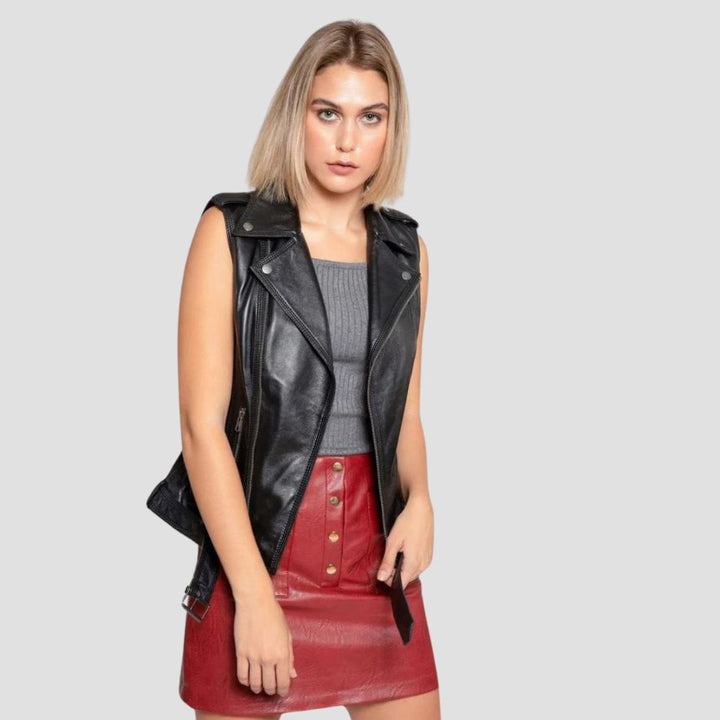 Elevate your biker style with this chic leather vest for women, featuring sleek zipper details for a sleek and fashionable motorcycle look.