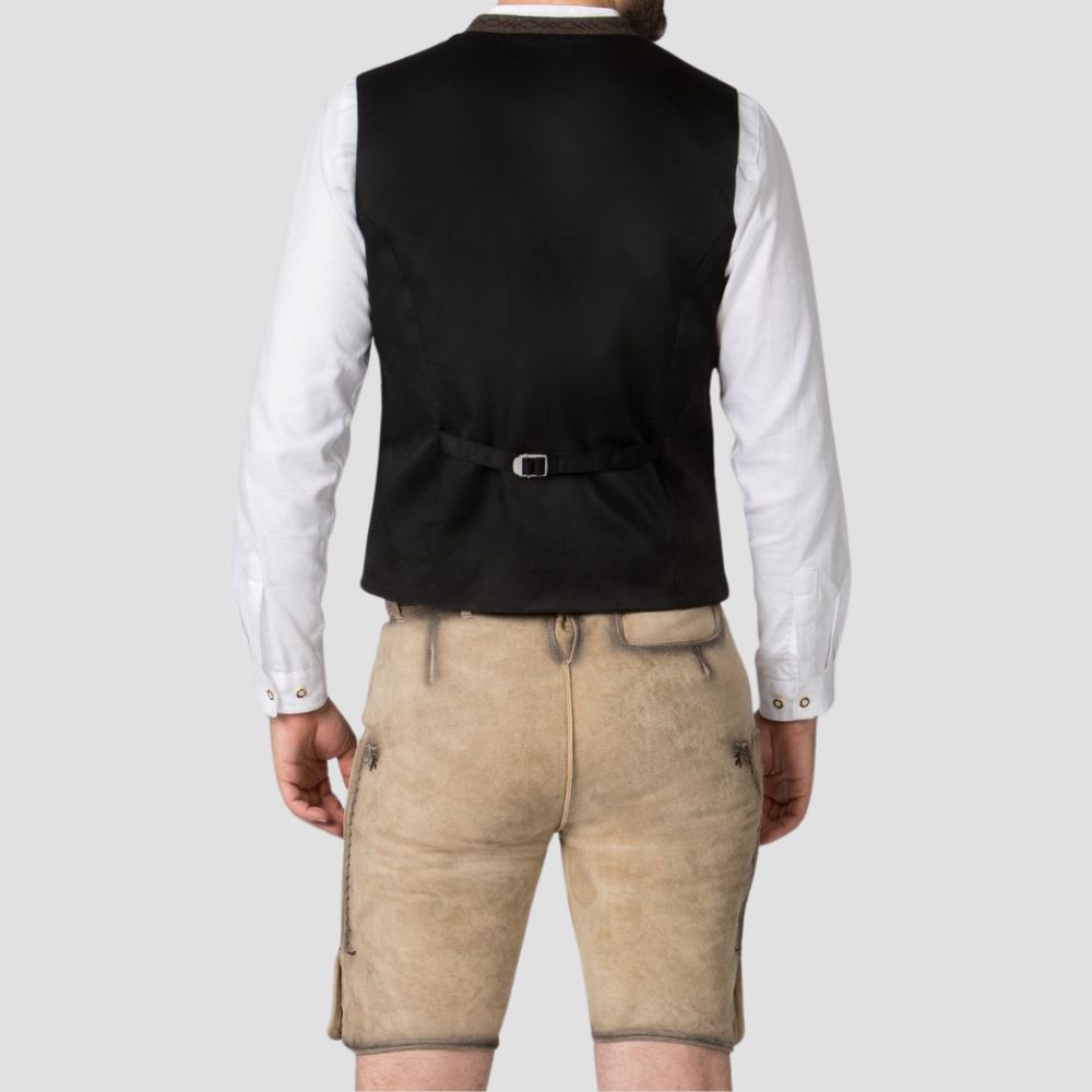 Perfect for any cultural celebration, this men’s Trachten vest blends classic style with a meaningful cultural touch.