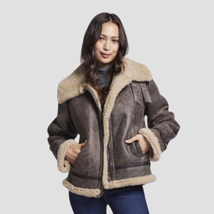  Stay warm and stylish with this B3 bomber jacket for women. Designed for fashion-forward winter looks, it features cozy shearling lining and sleek leather craftsmanship.