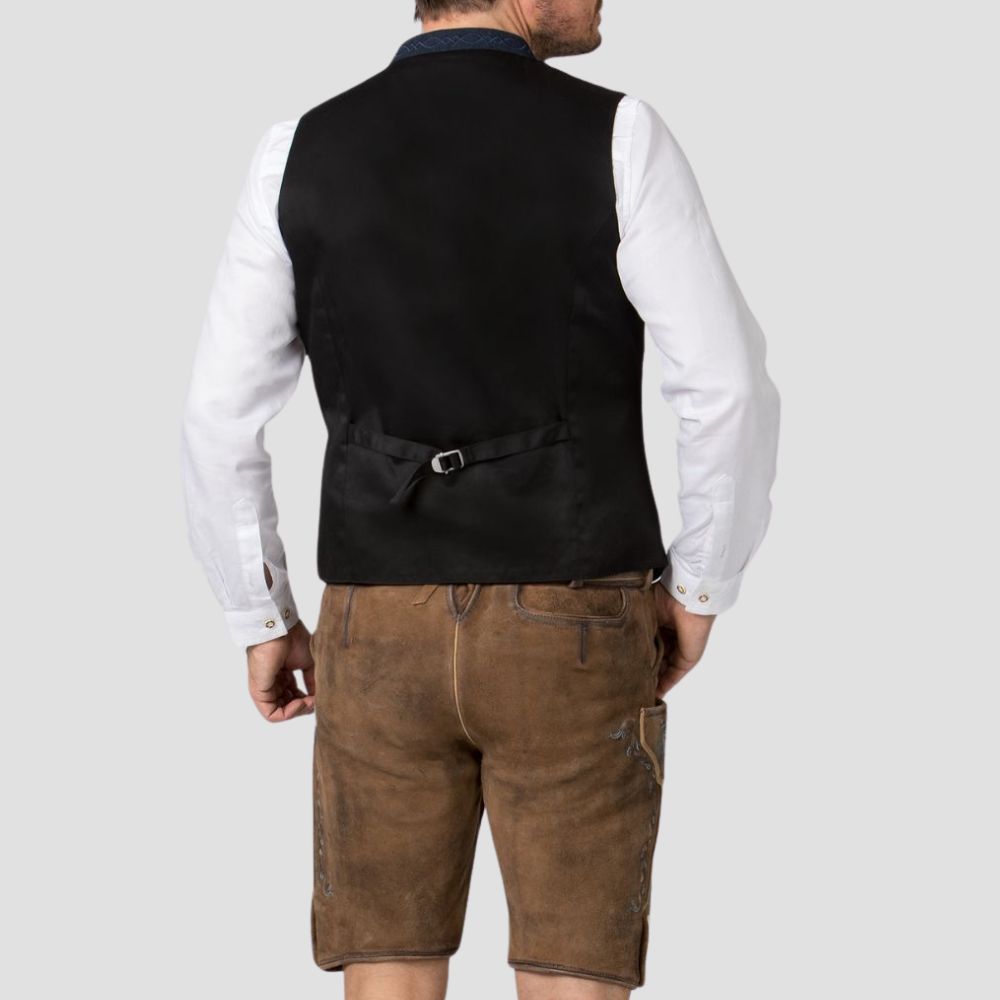 Make your fall celebrations unforgettable with these elegant traditional Lederhosen, crafted for style and cultural charm.