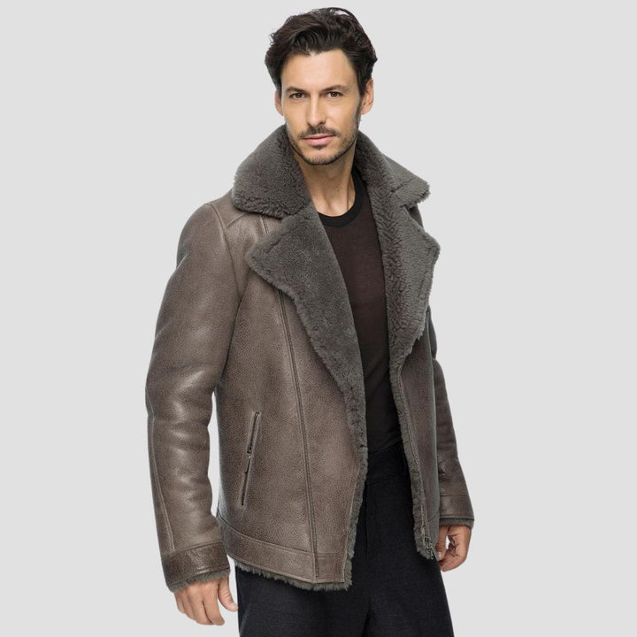 Stay stylish and warm in this classic lambskin leather jacket with a luxurious faux fur lining, ideal for the colder months