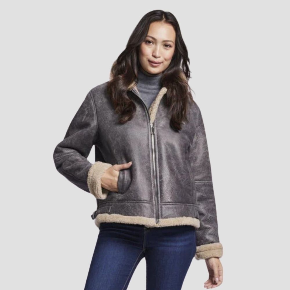 Elevate your winter wardrobe with this high-end fur-lined leather jacket for women. Designed for layering, it combines luxury, warmth, and timeless style.