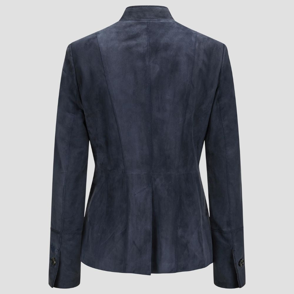This lightweight suede women’s Trachten coat is designed for all-weather use, combining high-quality suede with classic Trachten styling for comfort in every season.