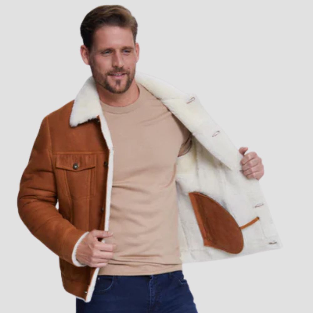 Men’s trucker jacket made from sheepskin leather with cozy white fur lining.