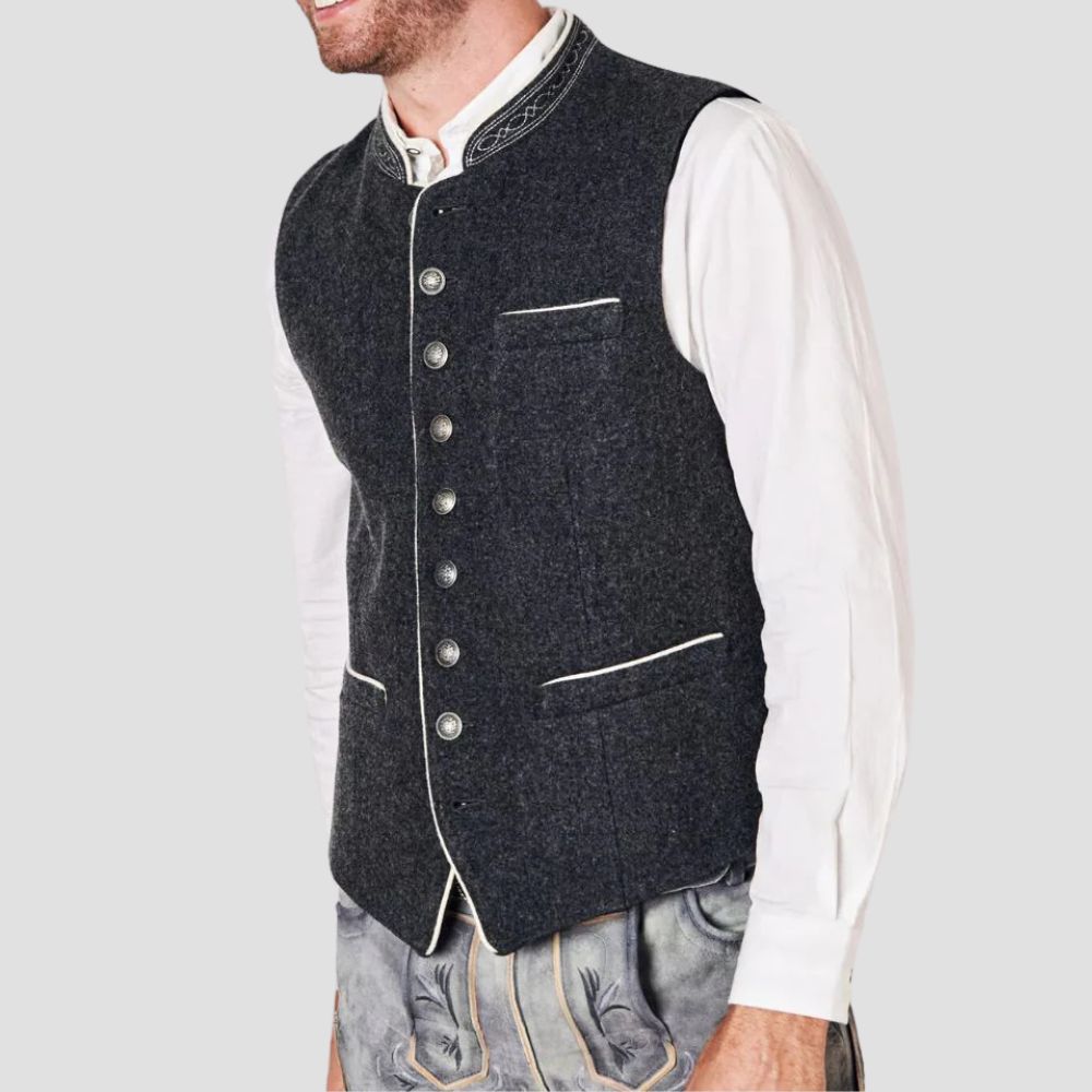 Celebrate in style with this embroidered men’s Trachten vest, a perfect choice for cultural festivals and traditional gatherings.