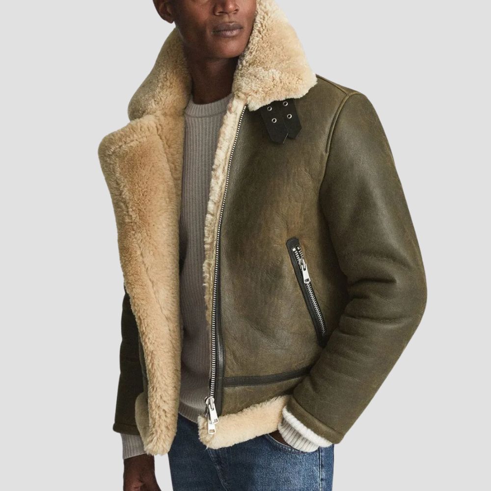 The perfect fusion of warmth and style, this lightweight Aviator B3 shearling jacket is ideal for year-round comfort.