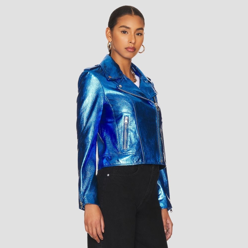  This metallic jacket for women with zip closure offers both style and convenience. The zip closure and metallic finish provide a modern look while ensuring ease of wear.