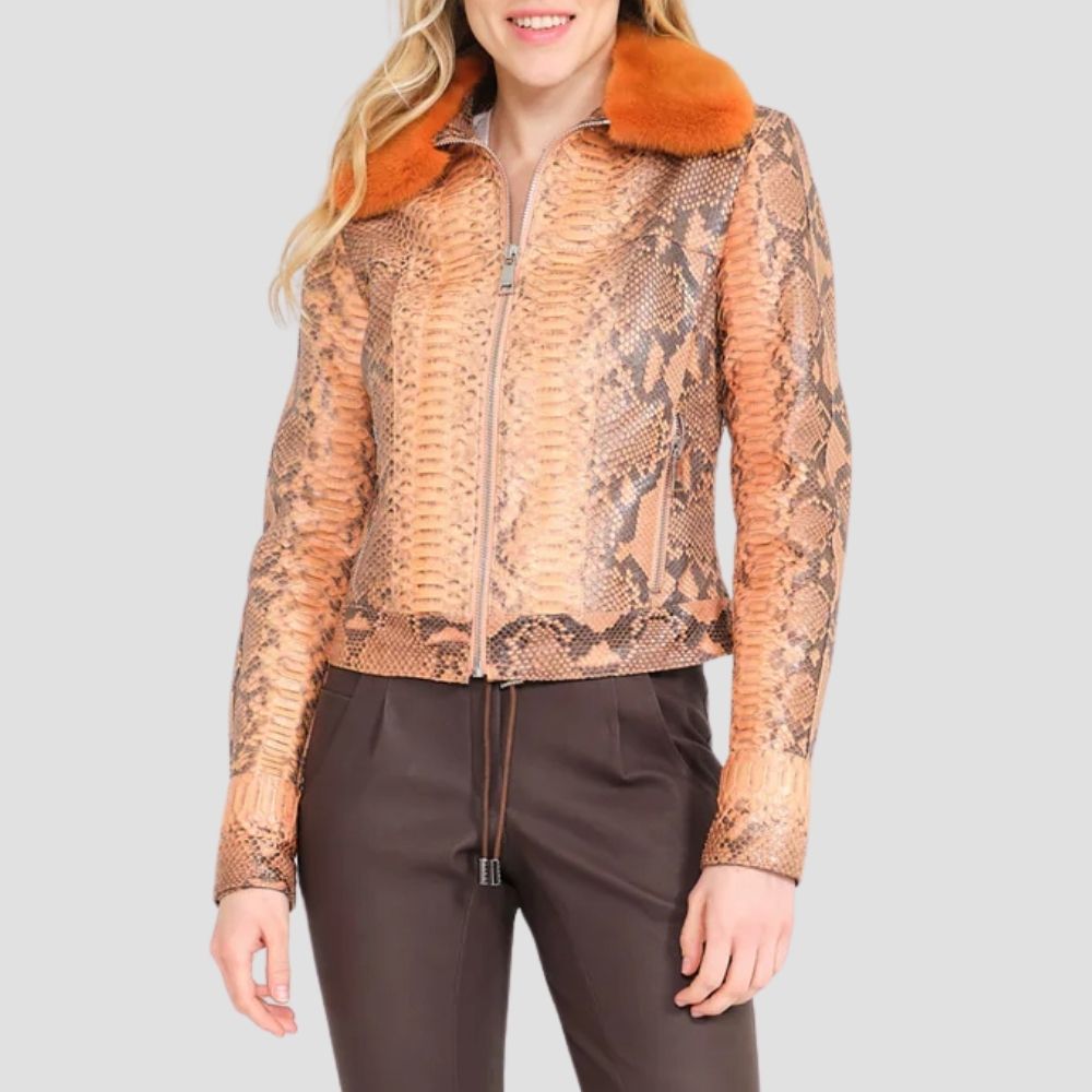 Elevate your urban style with this modern ladies snake skin fur collar jacket. Featuring a sleek snake skin design and luxurious fur collar, it’s perfect for trendy fashion.