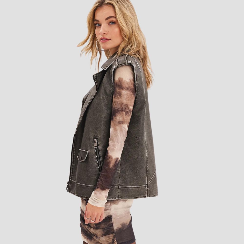 Retro-inspired leather vest for women, featuring vintage detailing and a stylish design that adds a classic touch to any outfit.