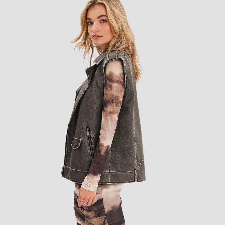 Retro-inspired leather vest for women, featuring vintage detailing and a stylish design that adds a classic touch to any outfit.