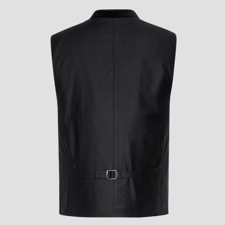 Make your Oktoberfest experience unforgettable with this custom Trachten vest, designed for both tradition and modern flair.