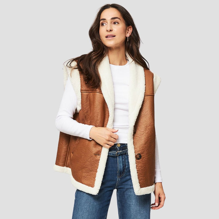  Elegant women’s shearling leather vest with chic fur accents, offering a stylish and luxurious look perfect for winter fashion.