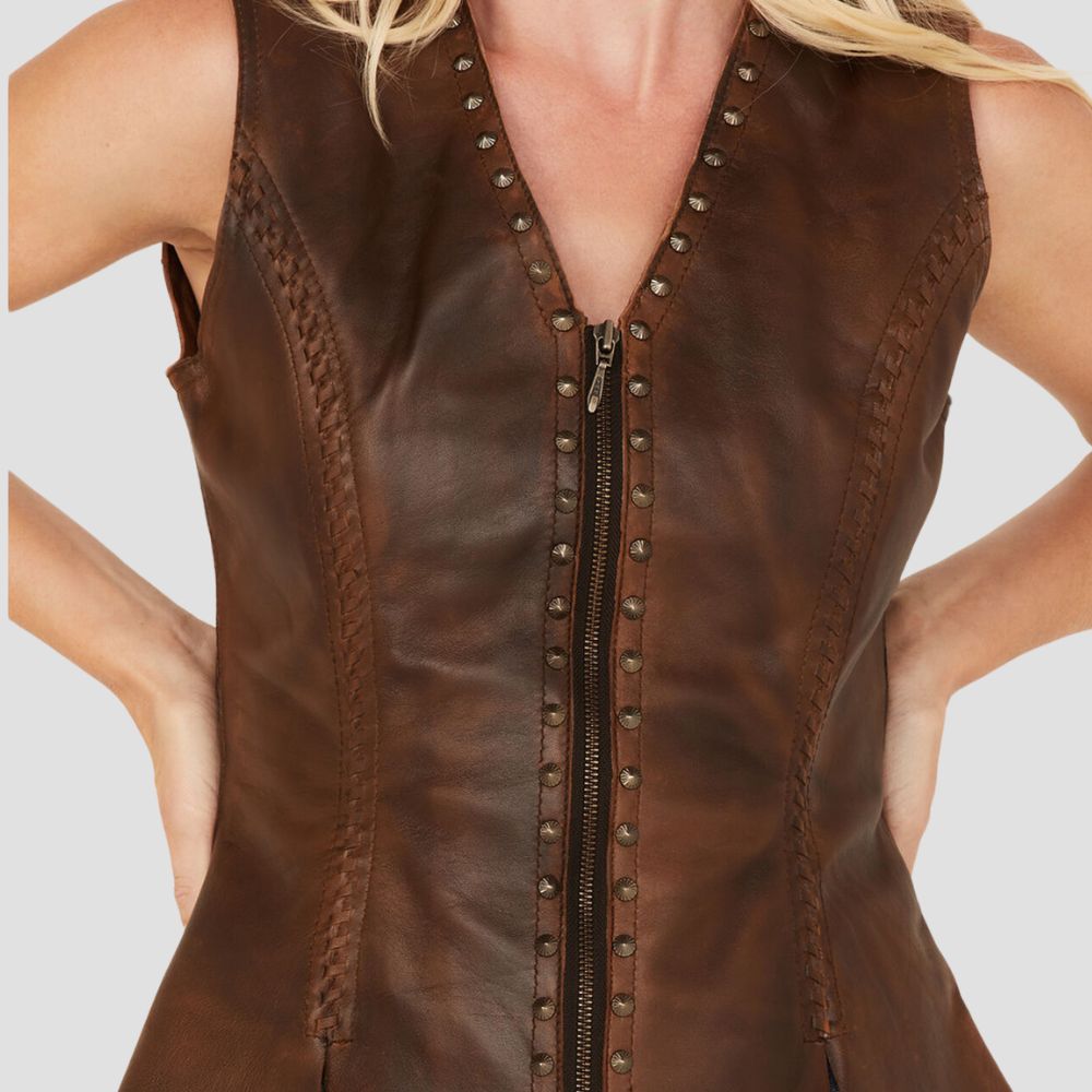 Women’s high-quality leather vest to add a touch of elegance and sophistication, ideal for enhancing your wardrobe and everyday outfits.