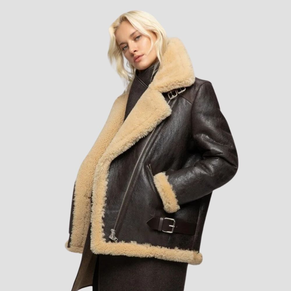  This designer shearling leather jacket for women offers a perfect balance of warmth and modern style. The plush shearling lining and sleek leather create a standout piece.