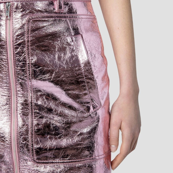 Metallic leather skirt for women with a bold, shiny texture, ideal for creating trendy and edgy outfits