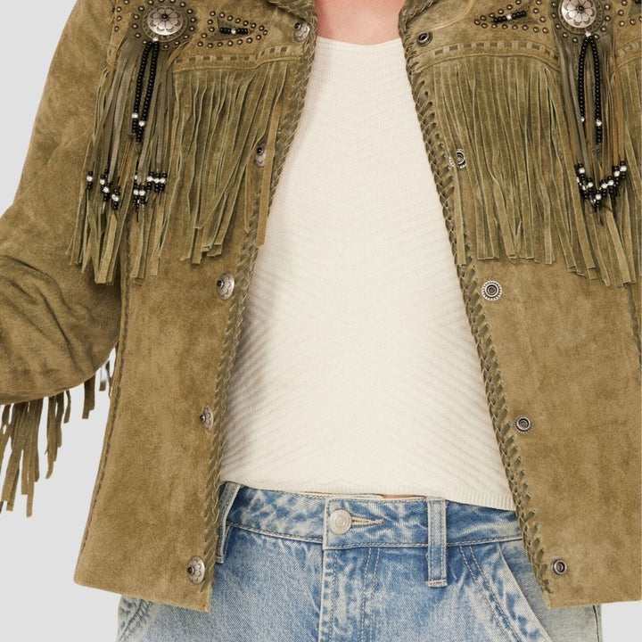  This stylish Western suede leather jacket for women with fringes adds a bold, fashionable touch to any outfit. The suede material and fringed accents make it an essential wardrobe piece.