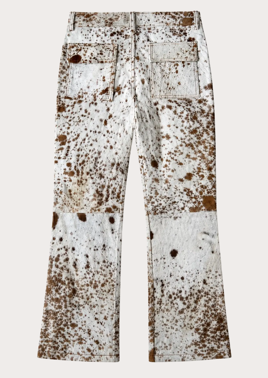 Men’s Western-style cargo trousers combining durability, comfort, and rustic craftsmanship