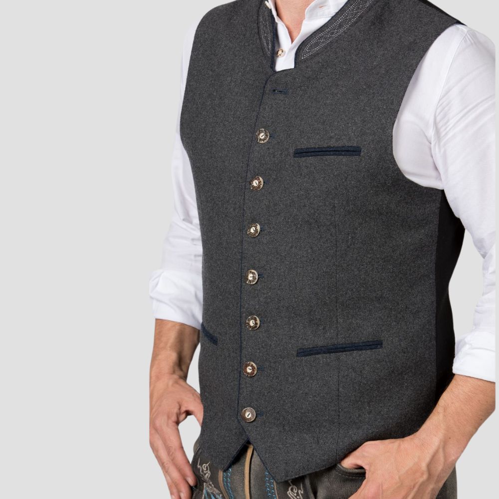 Make a lasting impression at formal events with this refined Bavarian Trachten vest, ideal for any sophisticated gathering.