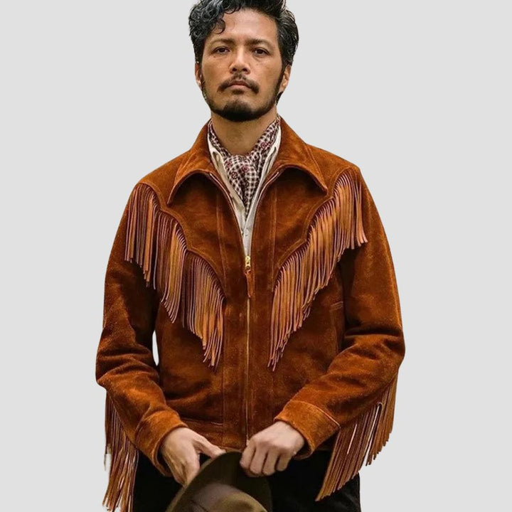 A must-have for western fashion lovers, this men’s suede fringe jacket brings timeless cowboy style to your everyday look.