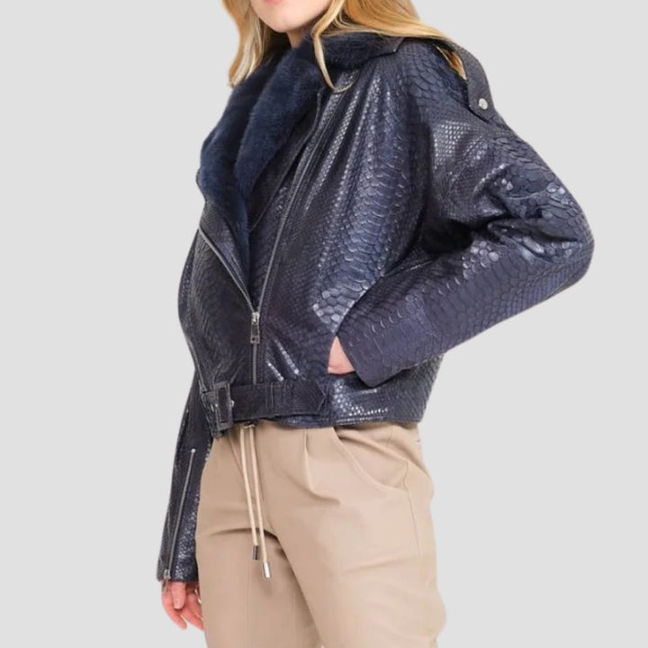 This snake skin moto jacket for women is designed for bold fashion lovers. Featuring a striking snake skin exterior and soft shearling lining, it’s perfect for chic winter outings.