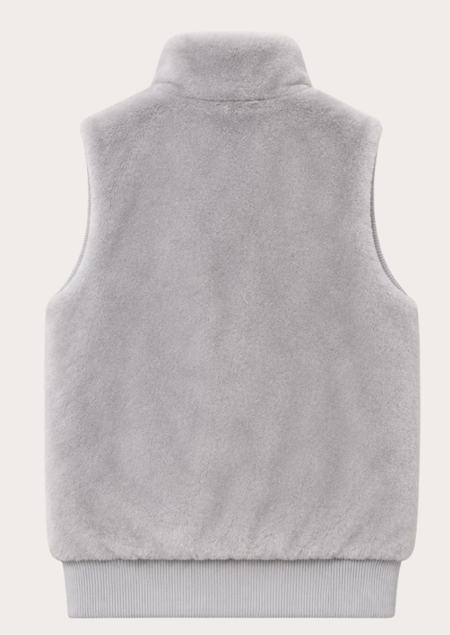 Lightweight men's faux fur gilet perfect for casual cold-weather outfits