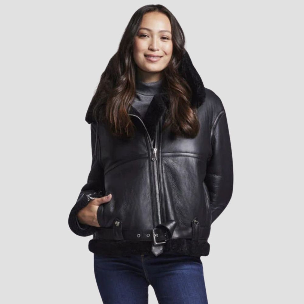 This women’s classic B3 bomber jacket offers bold and edgy winter wear. The soft shearling lining and durable leather design create a stylish and warm outer layer.