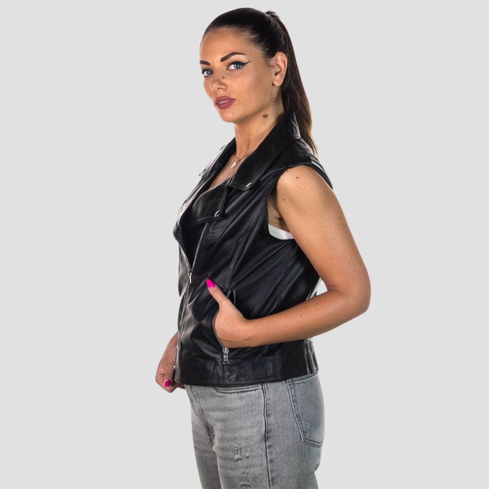 This women's motorcycle vest in black leather exudes a biker-inspired vibe, ideal for bold women looking for a blend of style and ruggedness.