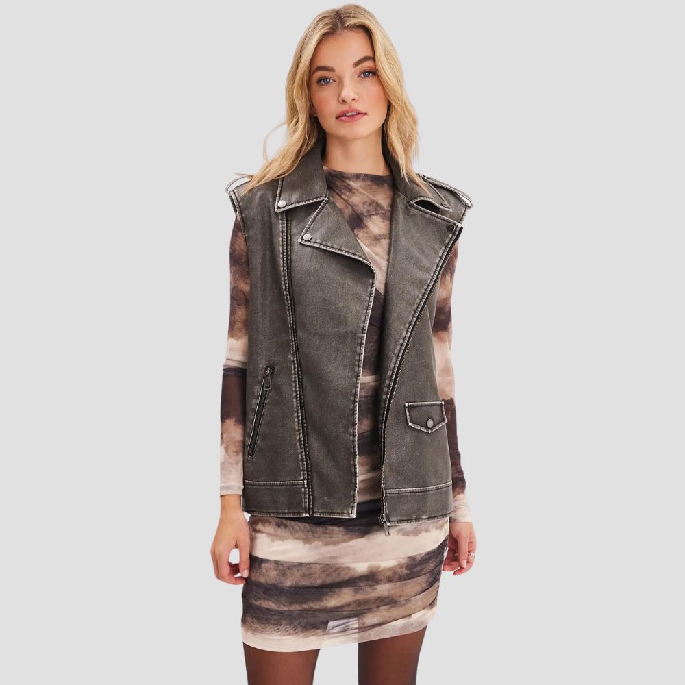 Vintage leather vest for women with retro-inspired detailing, bringing classic style to modern fashion with unique stitching and finishes.